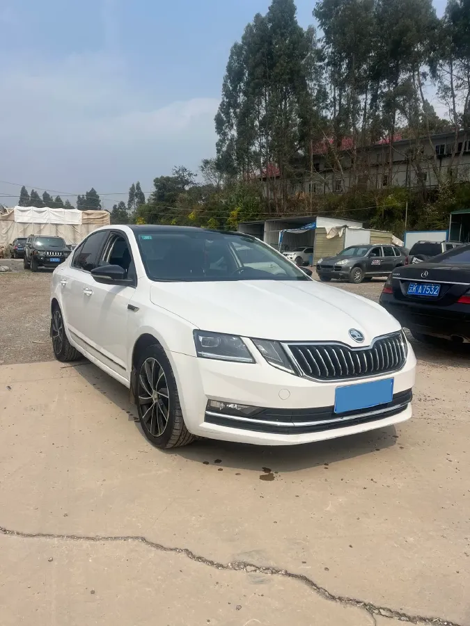 2018 Skoda Octavia 1.4T 150HP L4 7DCT,autocango,china used car exporter,china ev exporter,chinese used car exporter,chinese used ev exporter