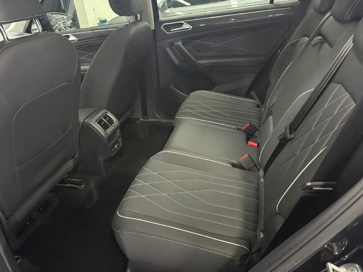 2024 Volkswagen Tiguan L 2.0T 186HP L4 7DCT,autocango,china used car exporter,china ev exporter,chinese used car exporter,chinese used ev exporter