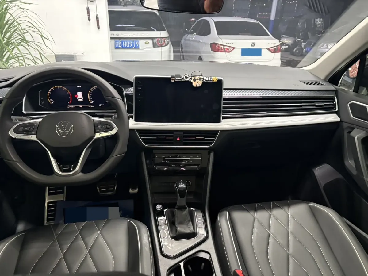 2024 Volkswagen Tiguan L 2.0T 186HP L4 7DCT,autocango,china used car exporter,china ev exporter,chinese used car exporter,chinese used ev exporter