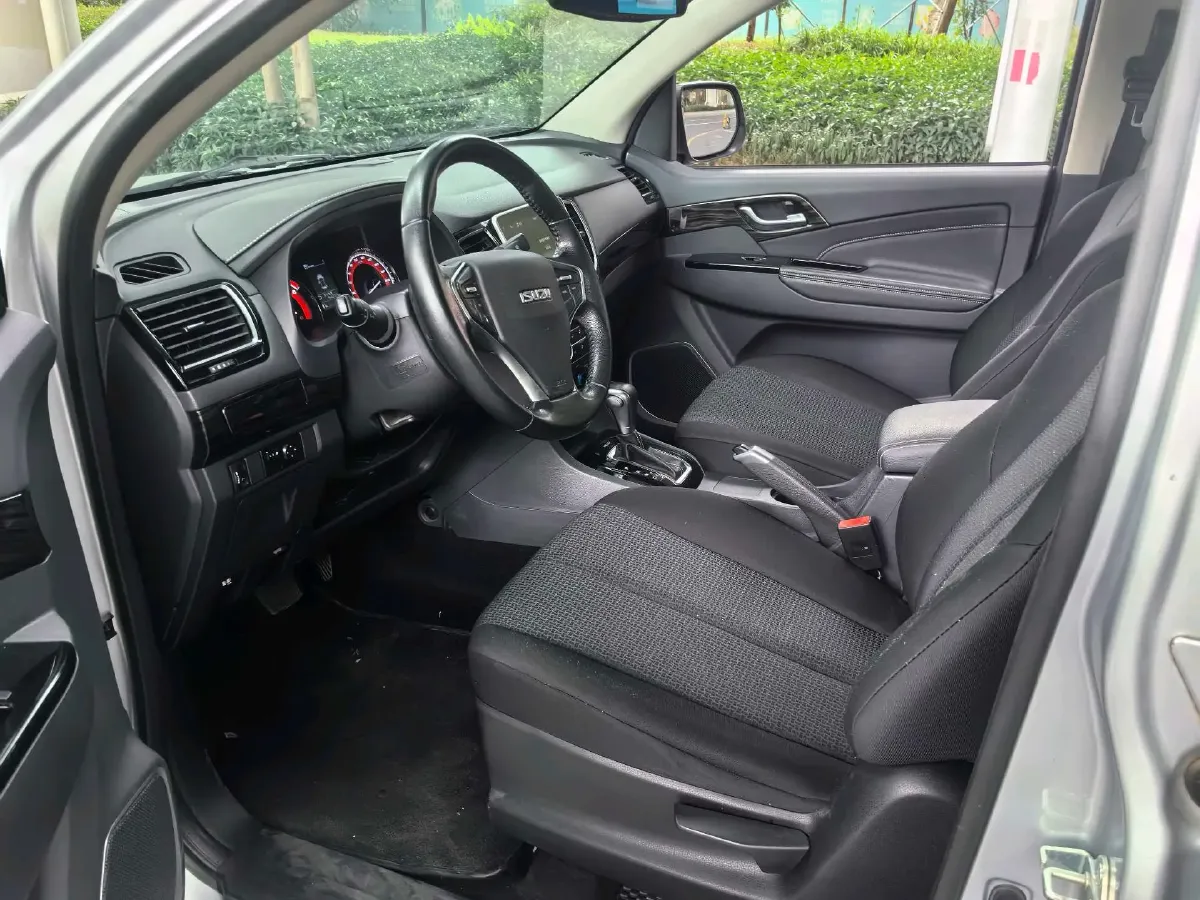 2020 Isuzu LingTuo 2.5T 150HP L4 6AT,autocango,china used car exporter,china ev exporter,chinese used car exporter,chinese used ev exporter