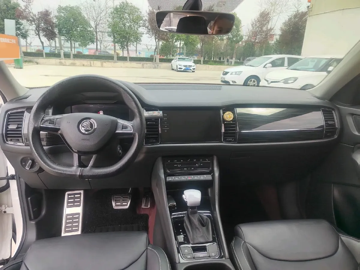 2021 Skoda Kodiak 2.0T 186HP L4 7DCT,autocango,china used car exporter,china ev exporter,chinese used car exporter,chinese used ev exporter