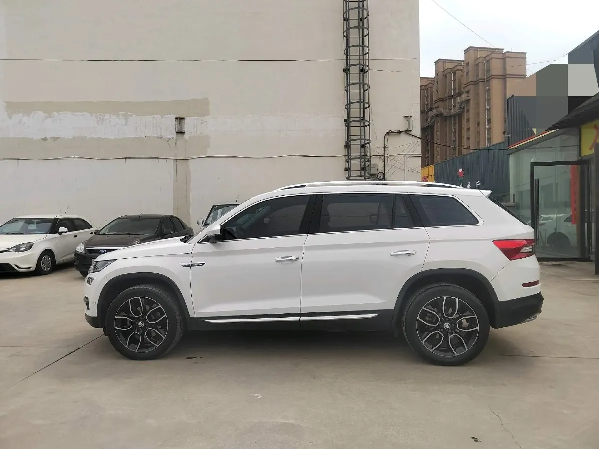 2021 Skoda Kodiak 2.0T 186HP L4 7DCT,autocango,china used car exporter,china ev exporter,chinese used car exporter,chinese used ev exporter