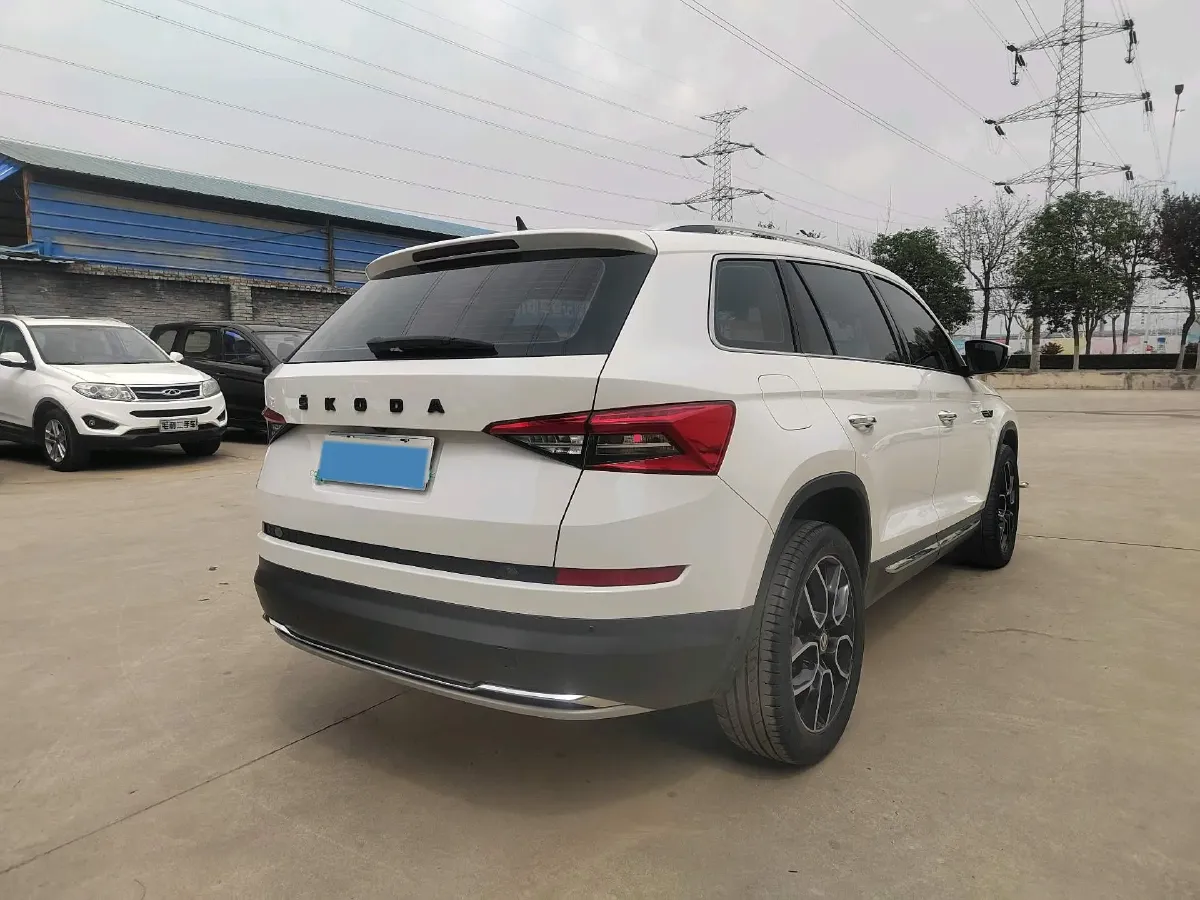 2021 Skoda Kodiak 2.0T 186HP L4 7DCT,autocango,china used car exporter,china ev exporter,chinese used car exporter,chinese used ev exporter
