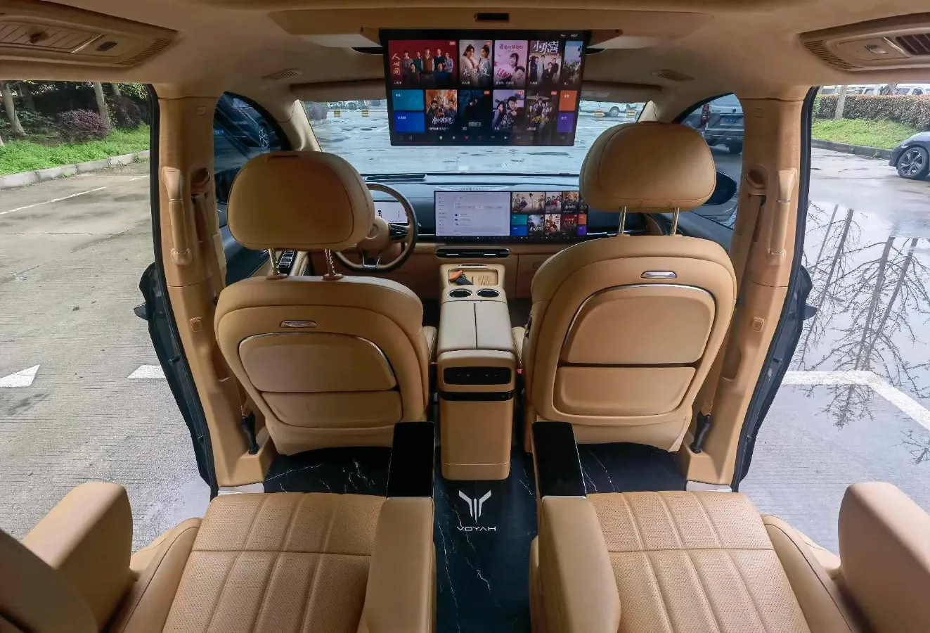 2025 Voyah Dream 1.5T 150HP L4 PHEV 41.7KWH,autocango,china used car exporter,china ev exporter,chinese used car exporter,chinese used ev exporter