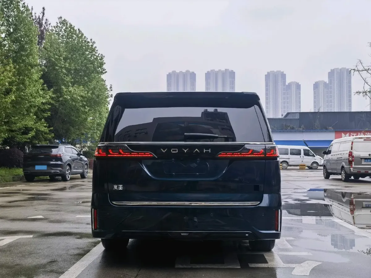 2025 Voyah Dream 1.5T 150HP L4 PHEV 41.7KWH,autocango,china used car exporter,china ev exporter,chinese used car exporter,chinese used ev exporter