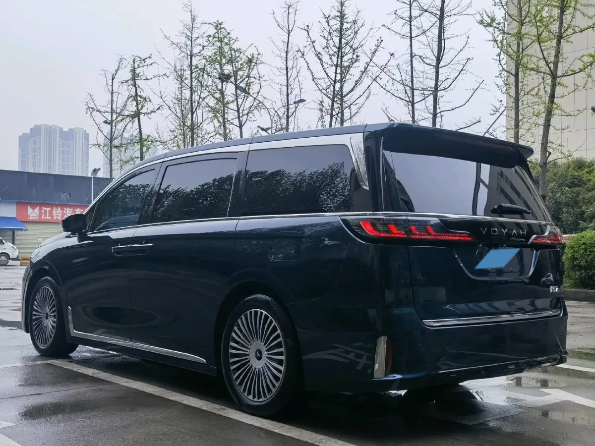 2025 Voyah Dream 1.5T 150HP L4 PHEV 41.7KWH,autocango,china used car exporter,china ev exporter,chinese used car exporter,chinese used ev exporter
