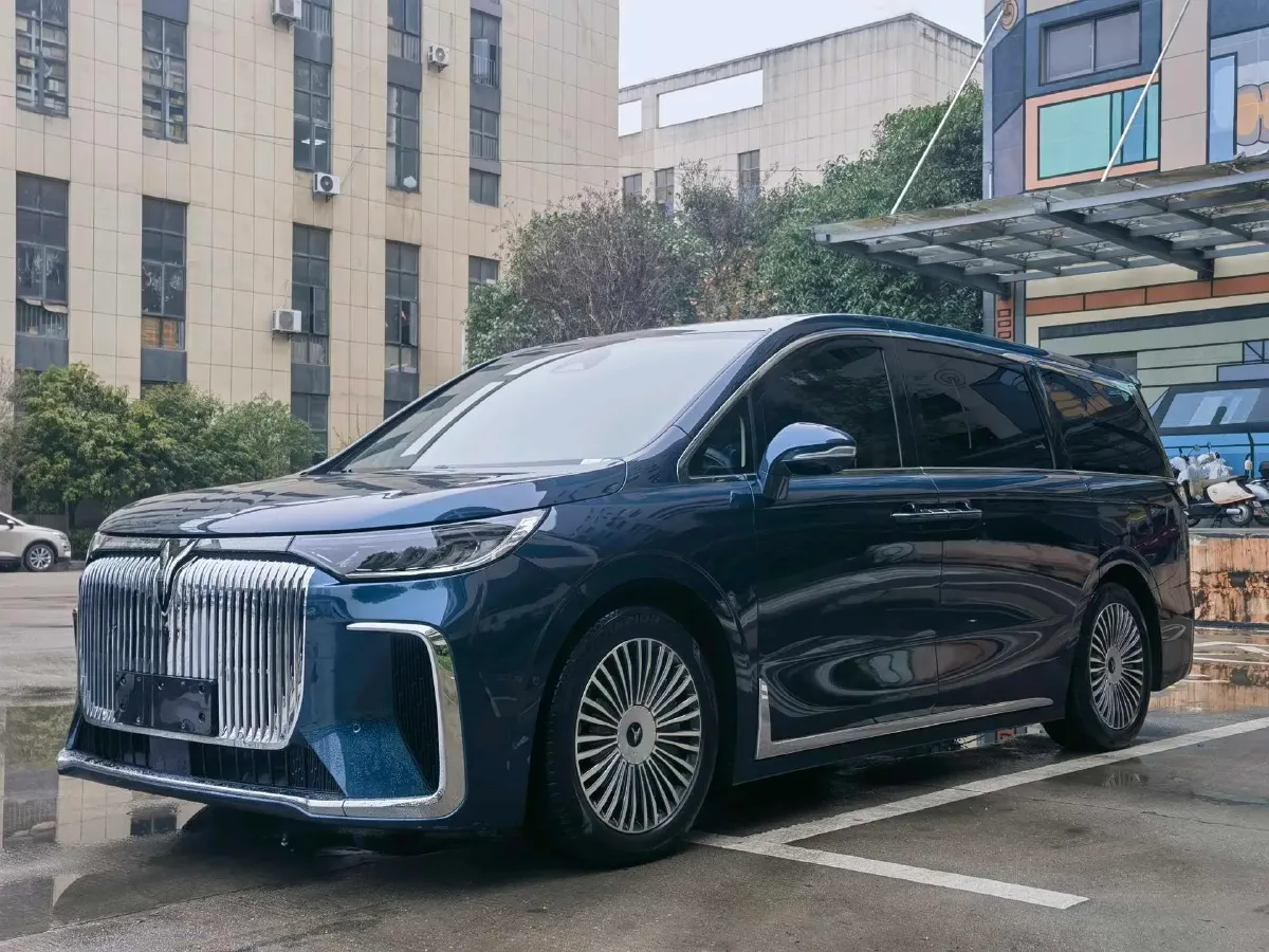 2025 Voyah Dream 1.5T 150HP L4 PHEV 41.7KWH,autocango,china used car exporter,china ev exporter,chinese used car exporter,chinese used ev exporter