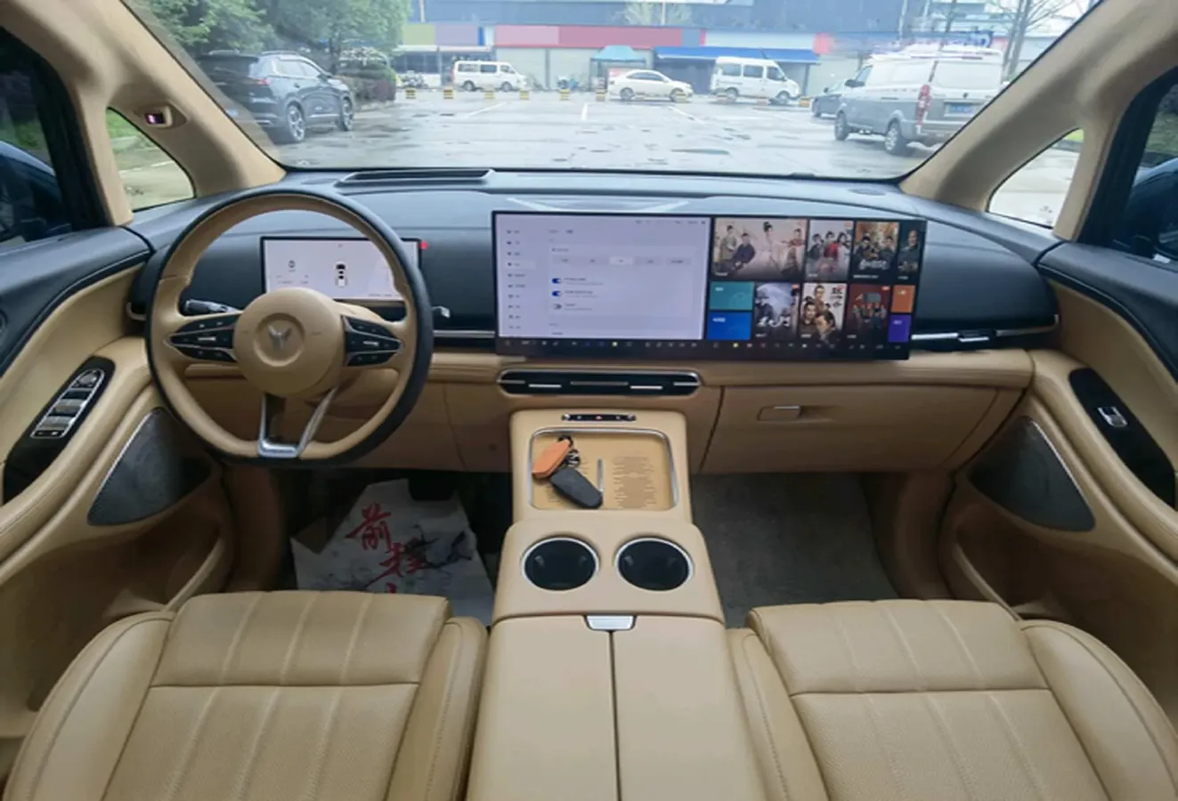 2025 Voyah Dream 1.5T 150HP L4 PHEV 41.7KWH,autocango,china used car exporter,china ev exporter,chinese used car exporter,chinese used ev exporter