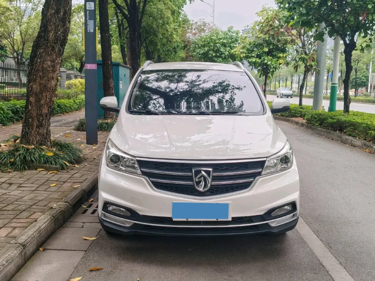 2019 BaoJun 730 1.5L 112HP L4 6MT,autocango,china used car exporter,china ev exporter,chinese used car exporter,chinese used ev exporter