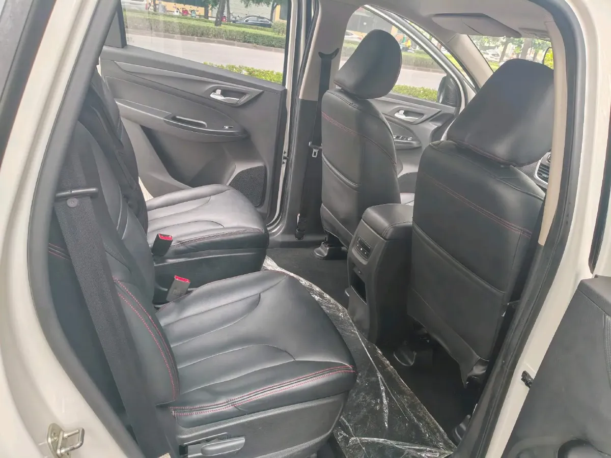 2019 BaoJun 730 1.5L 112HP L4 6MT,autocango,china used car exporter,china ev exporter,chinese used car exporter,chinese used ev exporter