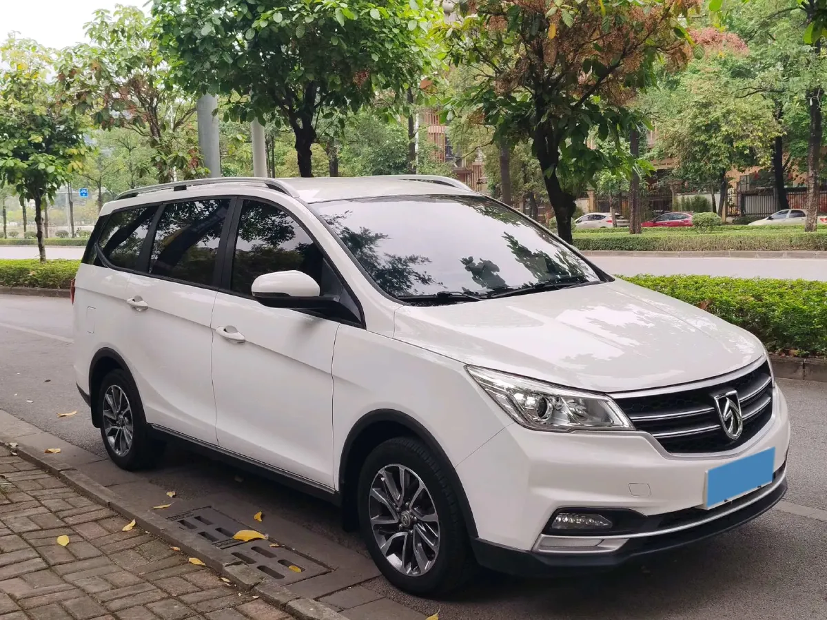 2019 BaoJun 730 1.5L 112HP L4 6MT,autocango,china used car exporter,china ev exporter,chinese used car exporter,chinese used ev exporter