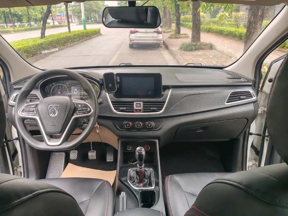 2019 BaoJun 730 1.5L 112HP L4 6MT,autocango,china used car exporter,china ev exporter,chinese used car exporter,chinese used ev exporter