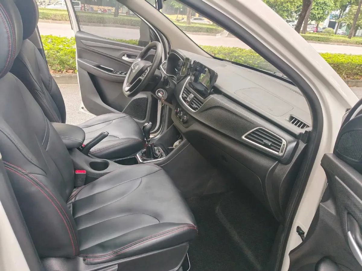 2019 BaoJun 730 1.5L 112HP L4 6MT,autocango,china used car exporter,china ev exporter,chinese used car exporter,chinese used ev exporter