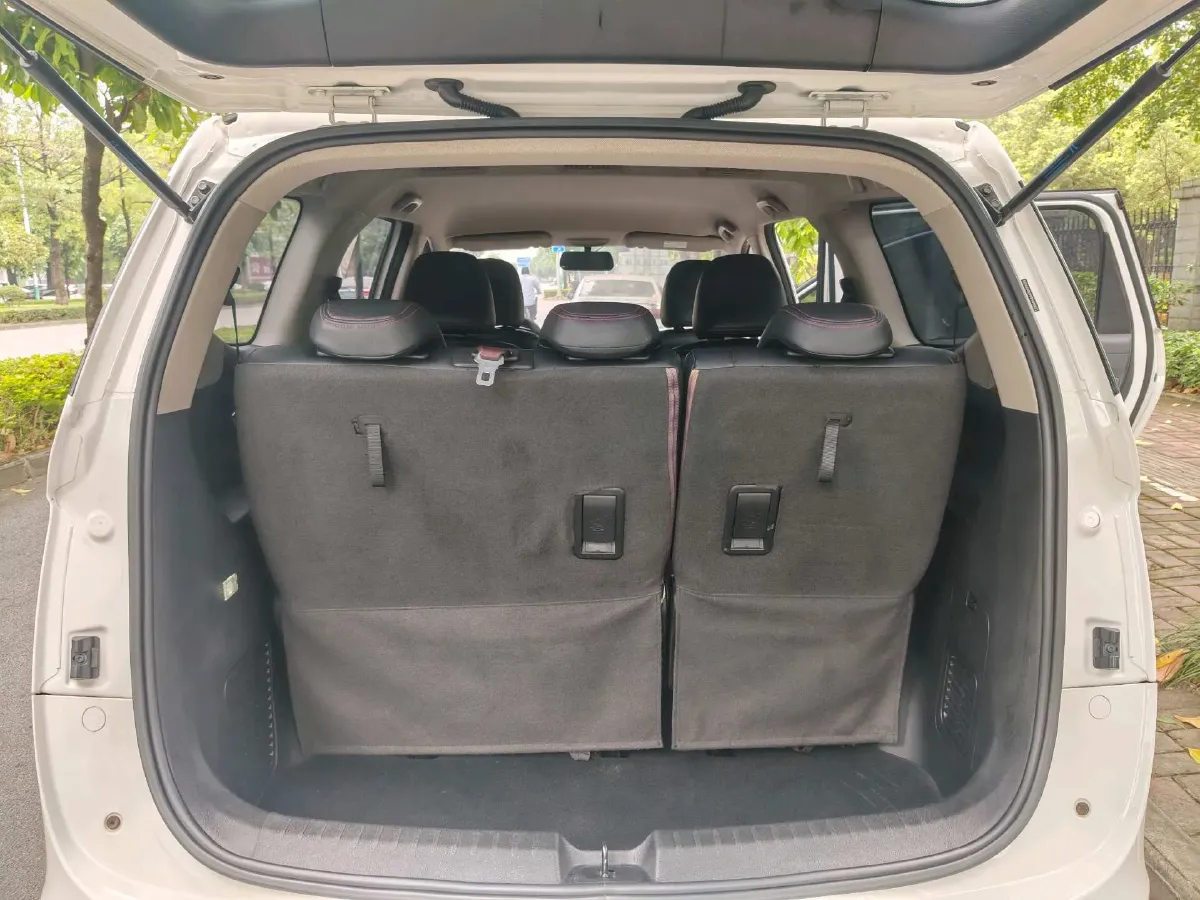 2019 BaoJun 730 1.5L 112HP L4 6MT,autocango,china used car exporter,china ev exporter,chinese used car exporter,chinese used ev exporter