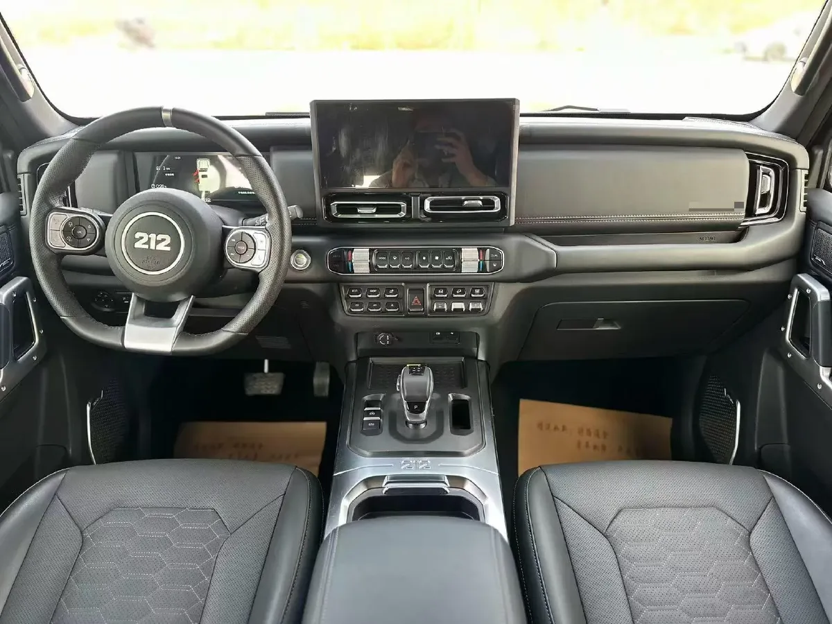 2025 212 212 T01 2.0T 252HP L4 8AT,autocango,china used car exporter,china ev exporter,chinese used car exporter,chinese used ev exporter