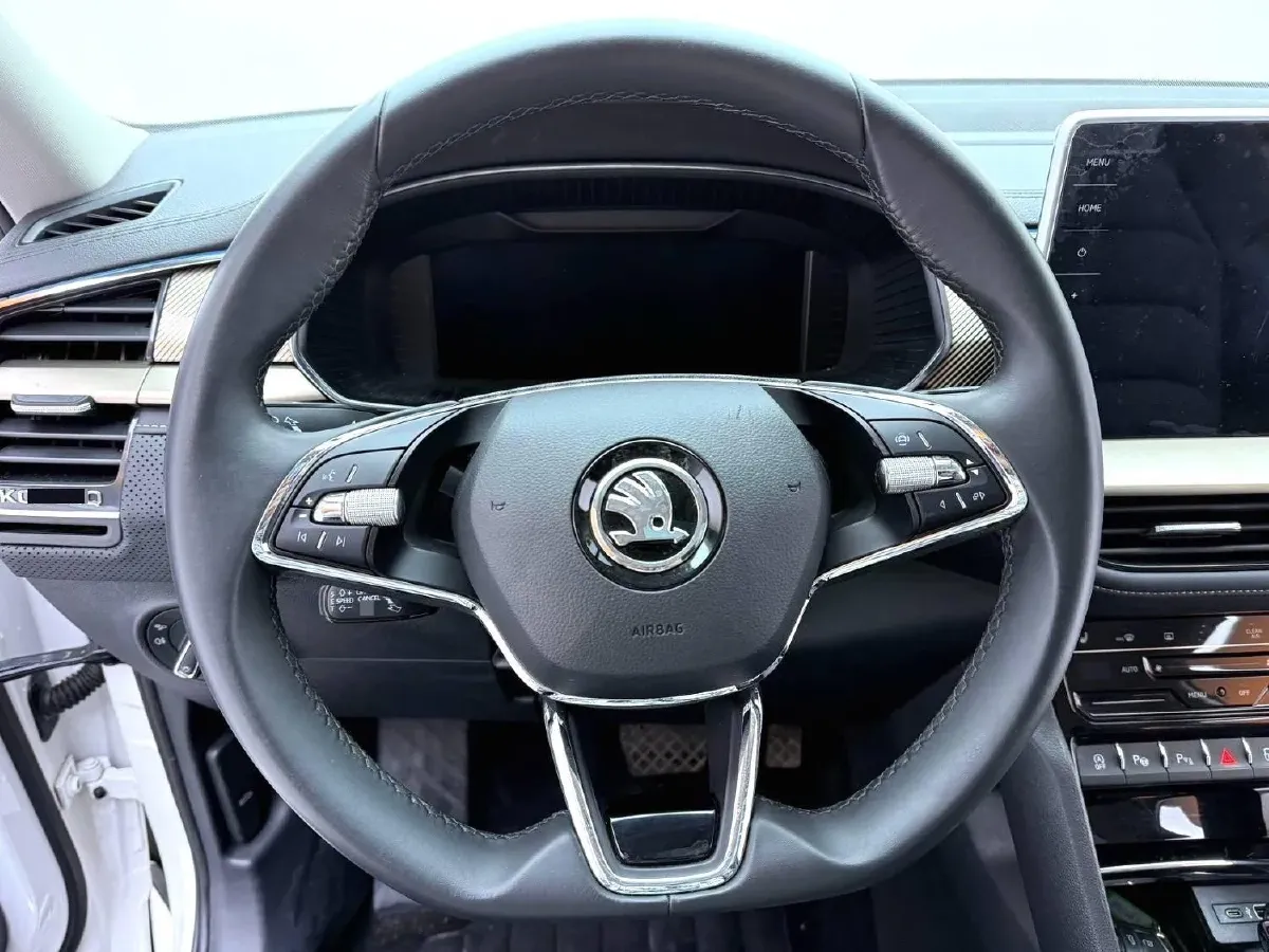 2022 Skoda Kodiak 2.0T 186HP L4 7DCT,autocango,china used car exporter,china ev exporter,chinese used car exporter,chinese used ev exporter