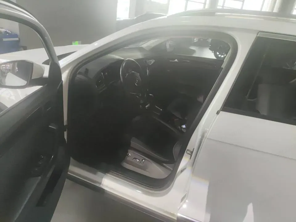 2021 Volkswagen T-Roc 1.4T 150HP L4 7DCT,autocango,china used car exporter,china ev exporter,chinese used car exporter,chinese used ev exporter