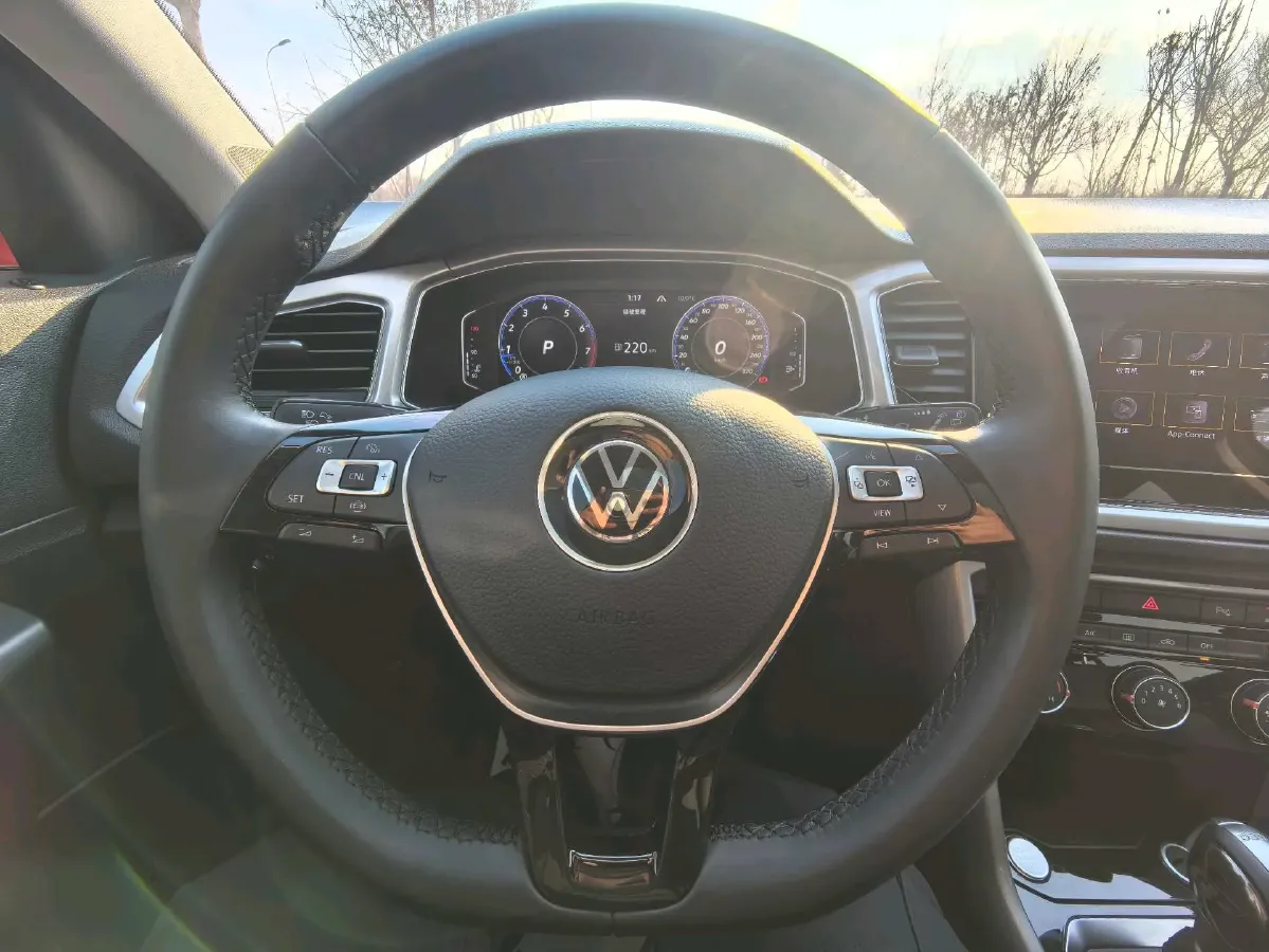 2022 Volkswagen T-Roc 1.4T 150HP L4 7DCT,autocango,china used car exporter,china ev exporter,chinese used car exporter,chinese used ev exporter