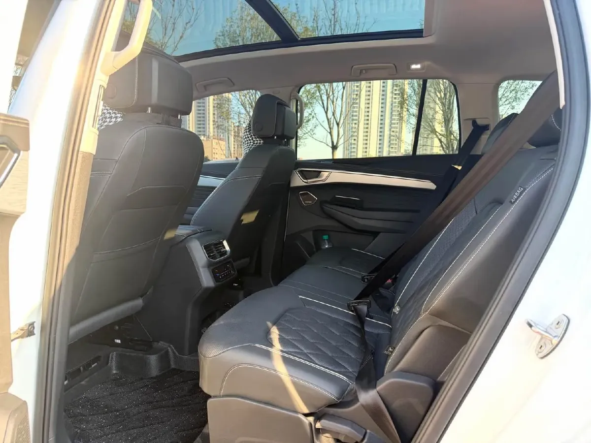 2021 Volkswagen Talagon 2.5T 299HP V6 7DCT,autocango,china used car exporter,china ev exporter,chinese used car exporter,chinese used ev exporter