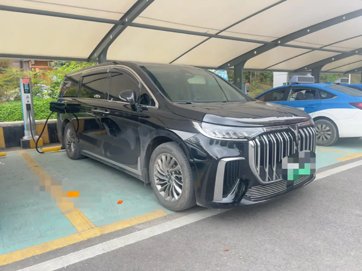 2024 Voyah Dream 1.5T 150HP L4 PHEV 43KWH,autocango,china used car exporter,china ev exporter,chinese used car exporter,chinese used ev exporter