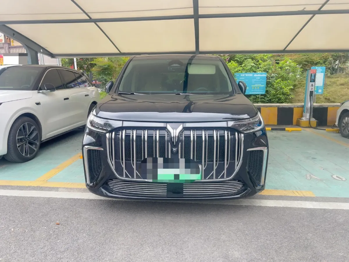 2024 Voyah Dream 1.5T 150HP L4 PHEV 43KWH,autocango,china used car exporter,china ev exporter,chinese used car exporter,chinese used ev exporter