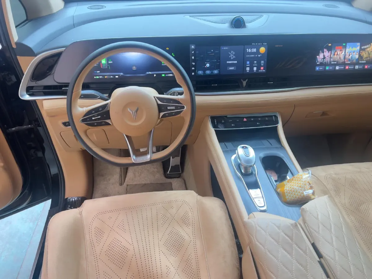 2024 Voyah Dream 1.5T 150HP L4 PHEV 43KWH,autocango,china used car exporter,china ev exporter,chinese used car exporter,chinese used ev exporter