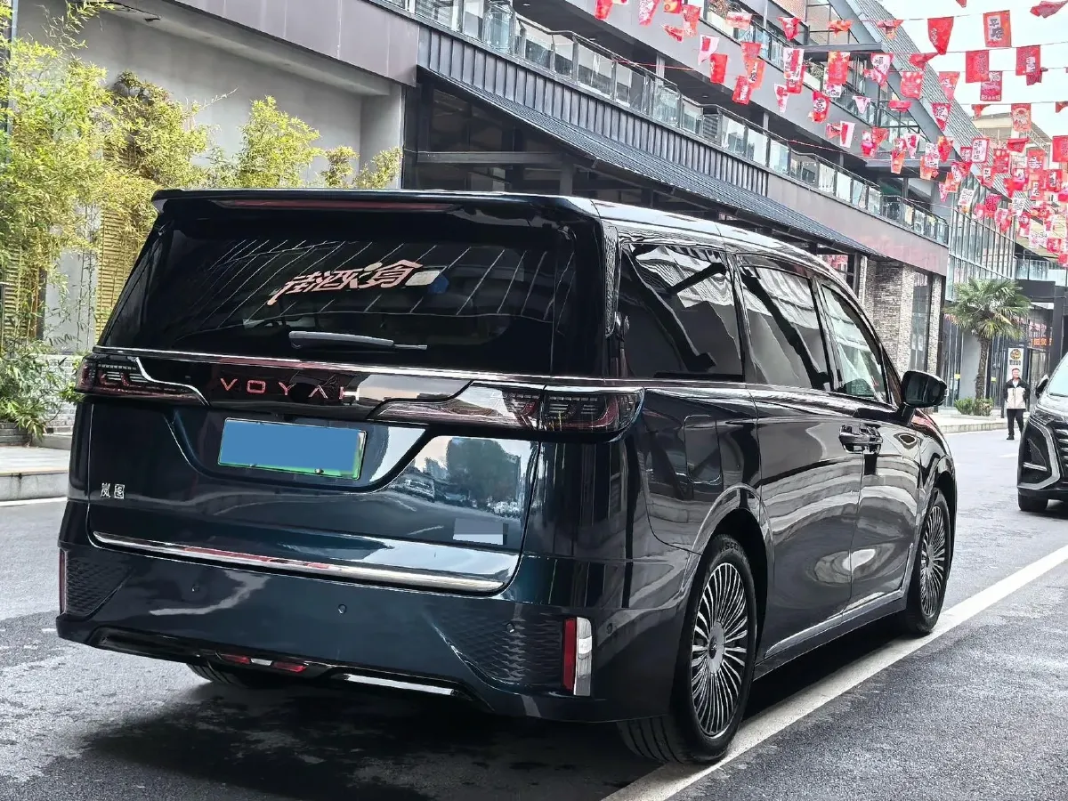 2025 Voyah Dream 1.5T 150HP L4 PHEV 41.7KWH,autocango,china used car exporter,china ev exporter,chinese used car exporter,chinese used ev exporter
