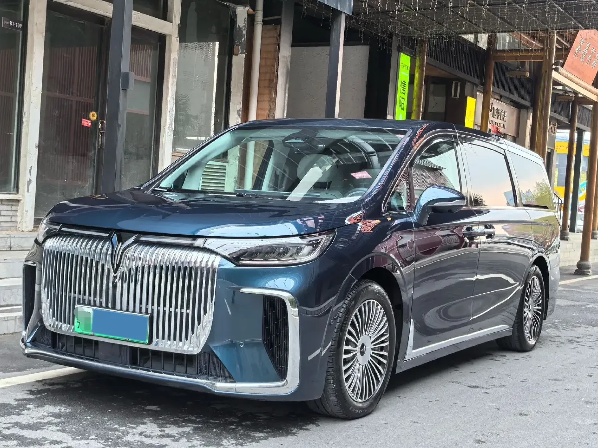 2025 Voyah Dream 1.5T 150HP L4 PHEV 41.7KWH,autocango,china used car exporter,china ev exporter,chinese used car exporter,chinese used ev exporter