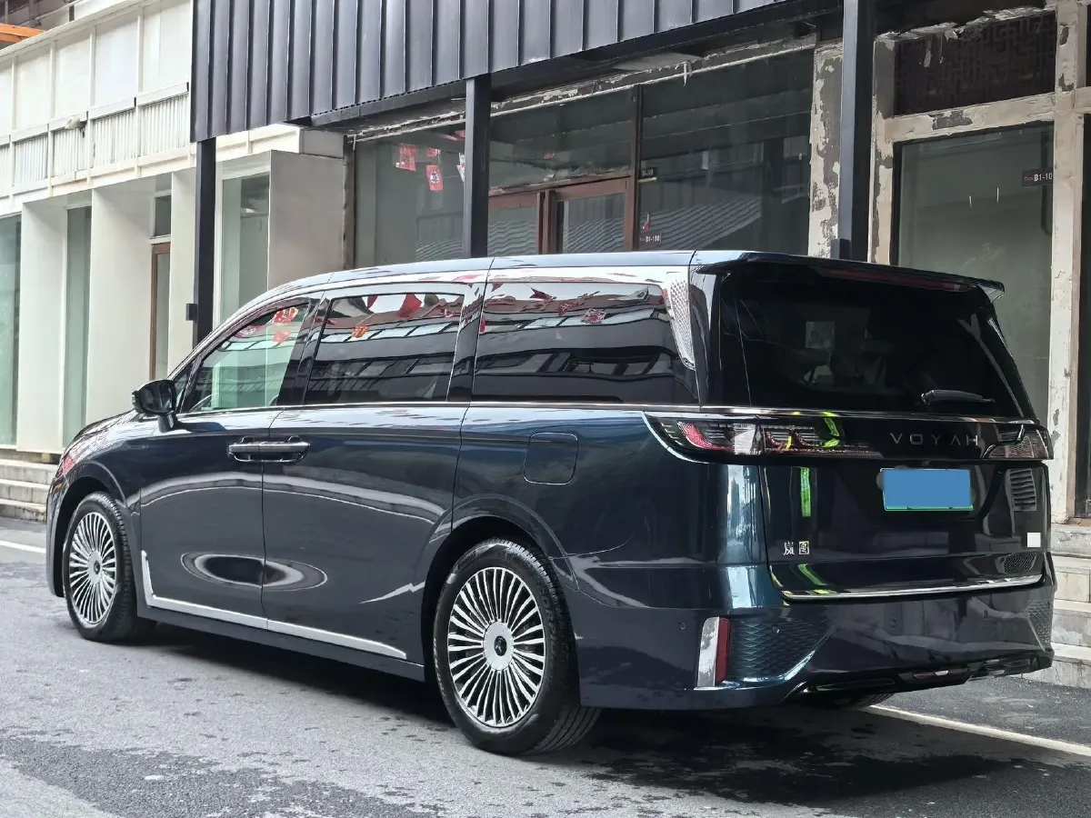 2025 Voyah Dream 1.5T 150HP L4 PHEV 41.7KWH,autocango,china used car exporter,china ev exporter,chinese used car exporter,chinese used ev exporter