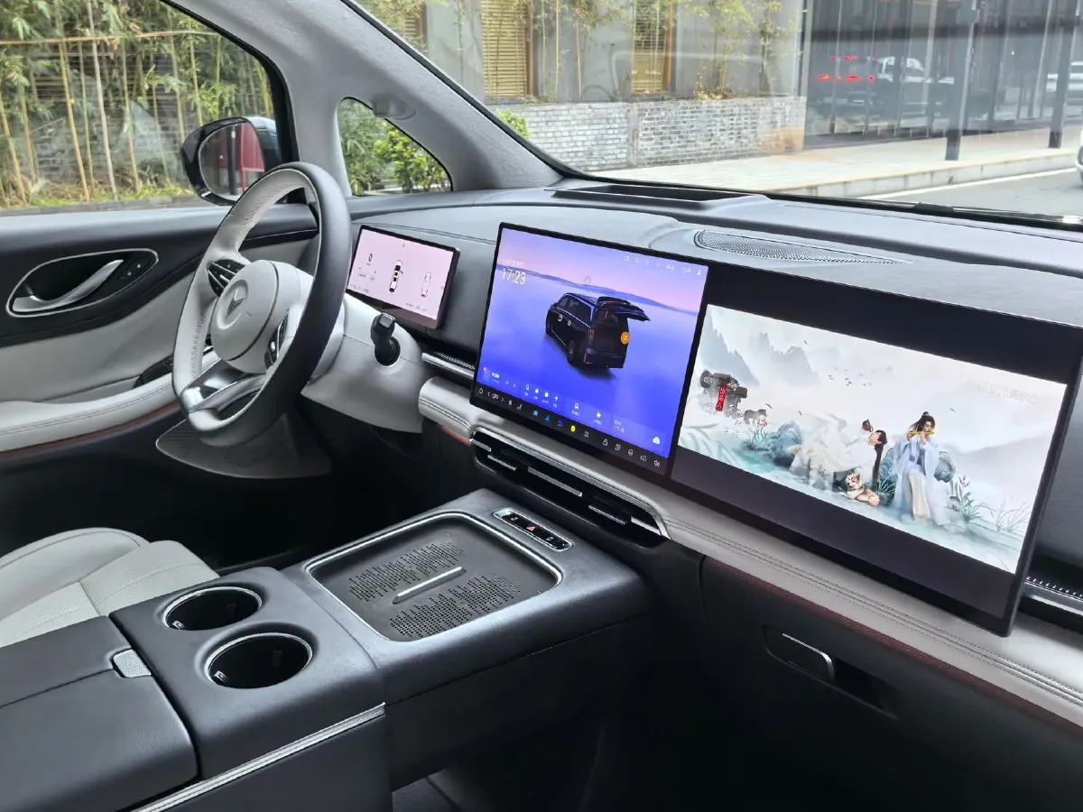 2025 Voyah Dream 1.5T 150HP L4 PHEV 41.7KWH,autocango,china used car exporter,china ev exporter,chinese used car exporter,chinese used ev exporter