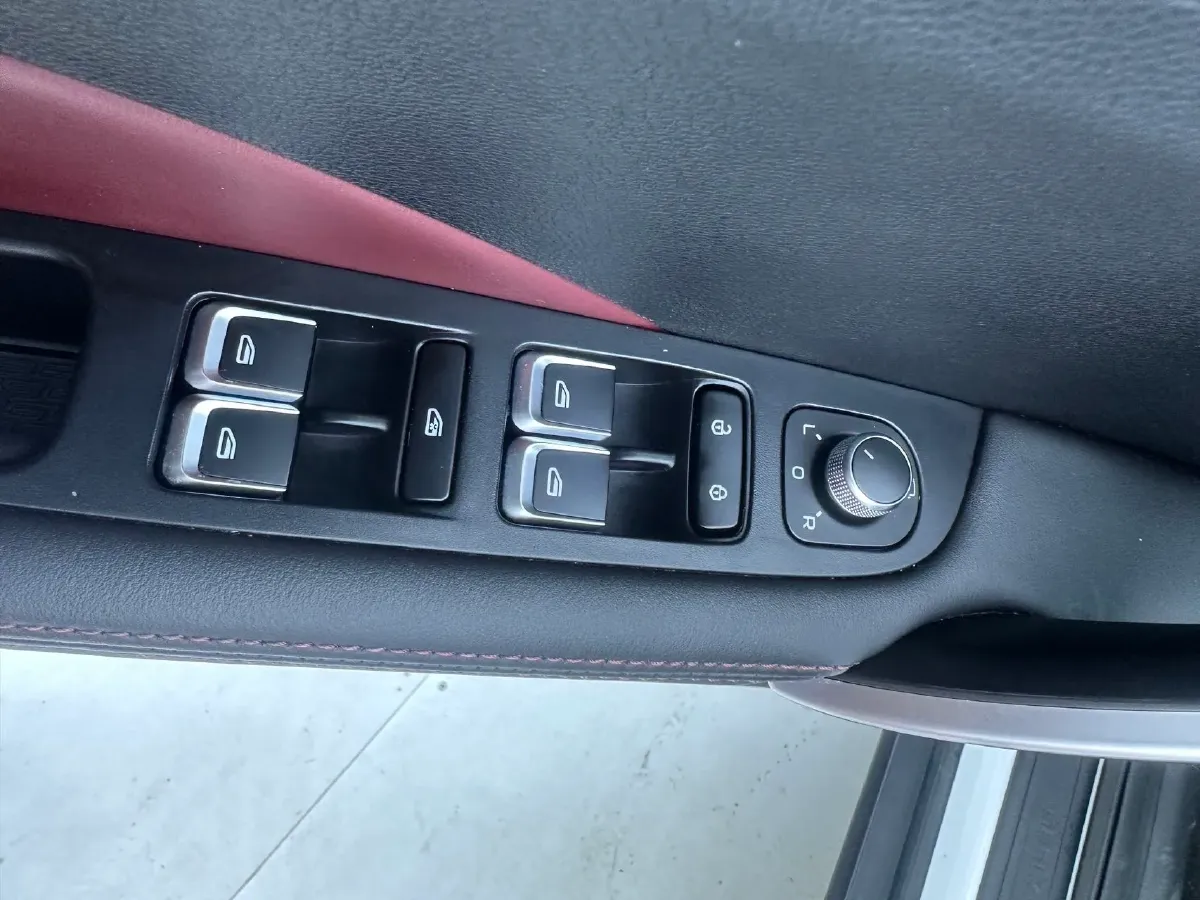 2021 Geely Coolray 1.4T 141HP L4 6DCT,autocango,china used car exporter,china ev exporter,chinese used car exporter,chinese used ev exporter