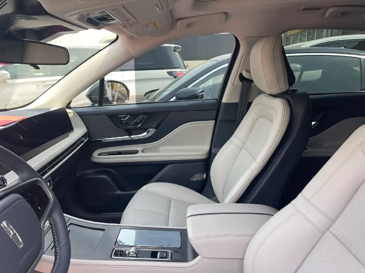 2024 Lincoln Corsair 2.0T 261HP L4 8AT,autocango,china used car exporter,china ev exporter,chinese used car exporter,chinese used ev exporter