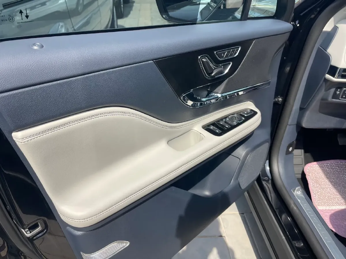 2024 Lincoln Corsair 2.0T 261HP L4 8AT,autocango,china used car exporter,china ev exporter,chinese used car exporter,chinese used ev exporter