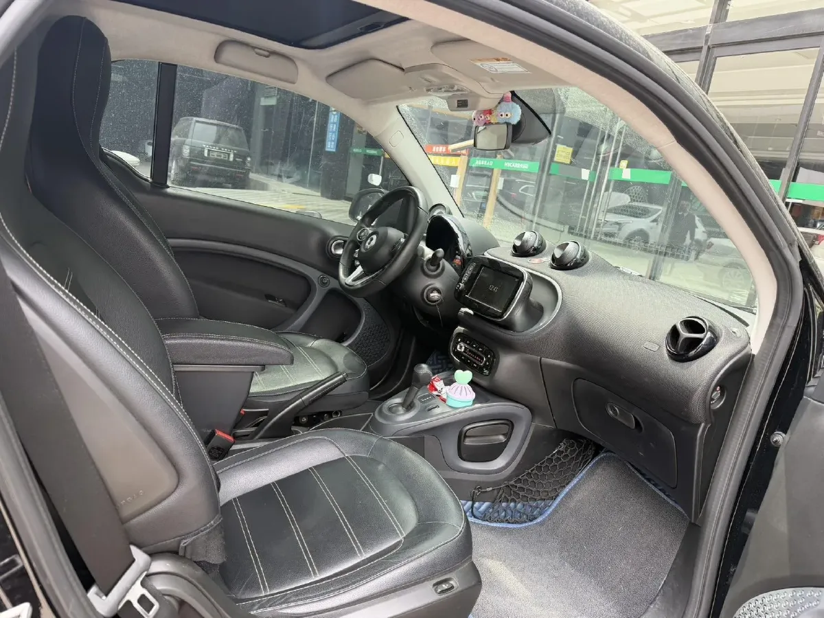 2019 Smart smart fortwo 0.9T 90HP L3 6DCT,autocango,china used car exporter,china ev exporter,chinese used car exporter,chinese used ev exporter