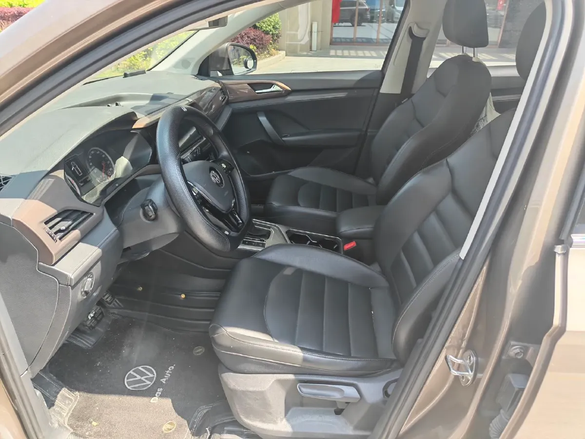 2019 MINI MINI 1.5T 102HP L3 7DCT,autocango,china used car exporter,china ev exporter,chinese used car exporter,chinese used ev exporter