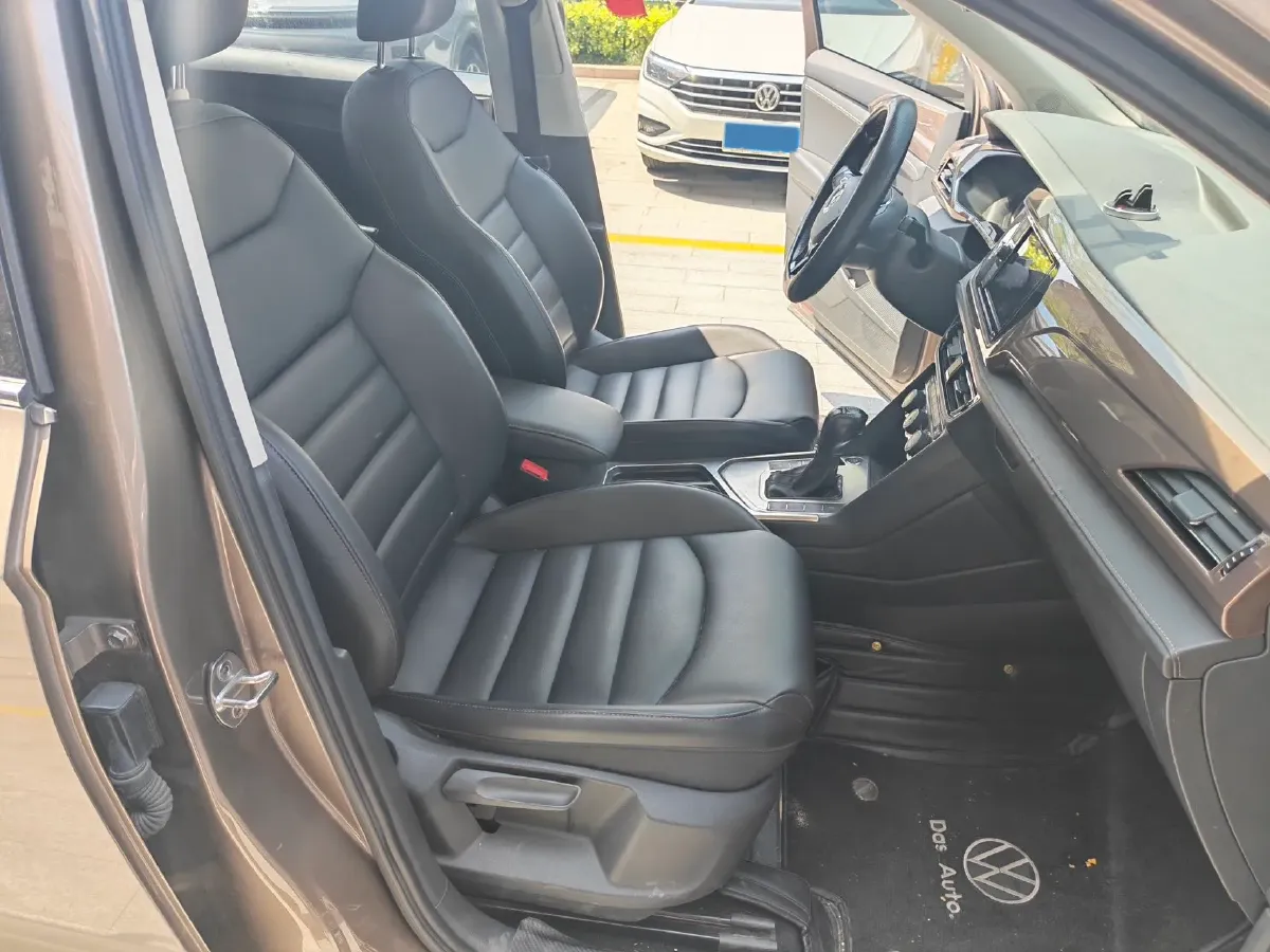 2019 MINI MINI 1.5T 102HP L3 7DCT,autocango,china used car exporter,china ev exporter,chinese used car exporter,chinese used ev exporter