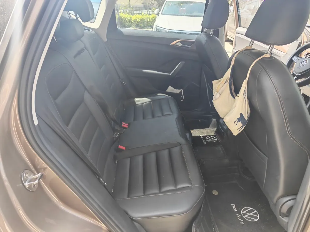 2019 MINI MINI 1.5T 102HP L3 7DCT,autocango,china used car exporter,china ev exporter,chinese used car exporter,chinese used ev exporter