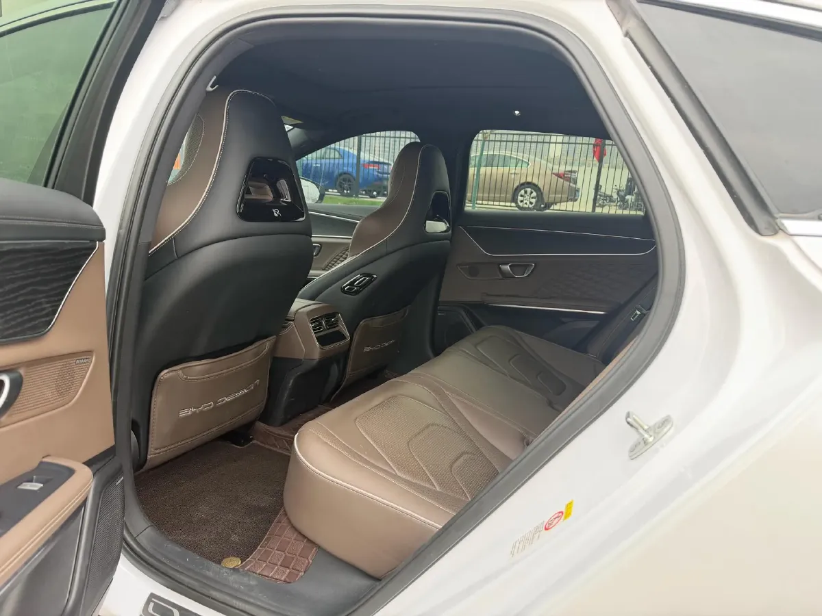 2022 Volkswagen Tiguan L 2.0T 186HP L4 7DCT,autocango,china used car exporter,china ev exporter,chinese used car exporter,chinese used ev exporter