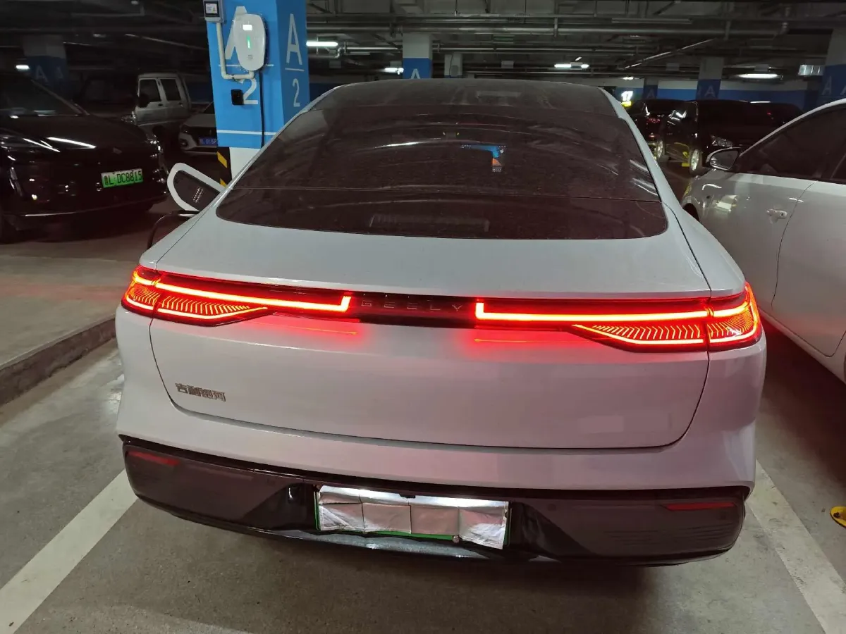 2025 Geely Galaxy Starshine 8 1.5L 112HP L4 1DHT PHEV,autocango,china used car exporter,china ev exporter,chinese used car exporter,chinese used ev exporter