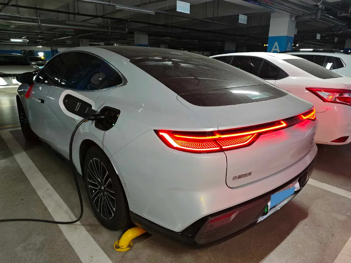 2025 Geely Galaxy Starshine 8 1.5L 112HP L4 1DHT PHEV,autocango,china used car exporter,china ev exporter,chinese used car exporter,chinese used ev exporter