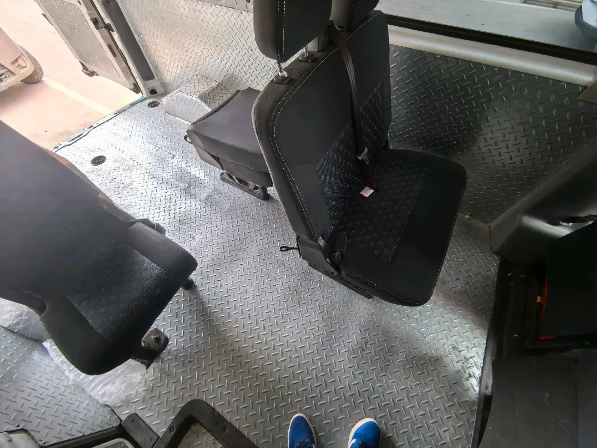 2021 MAXUS XinTu V80 2.0T 127HP L4 6MT,autocango,china used car exporter,china ev exporter,chinese used car exporter,chinese used ev exporter