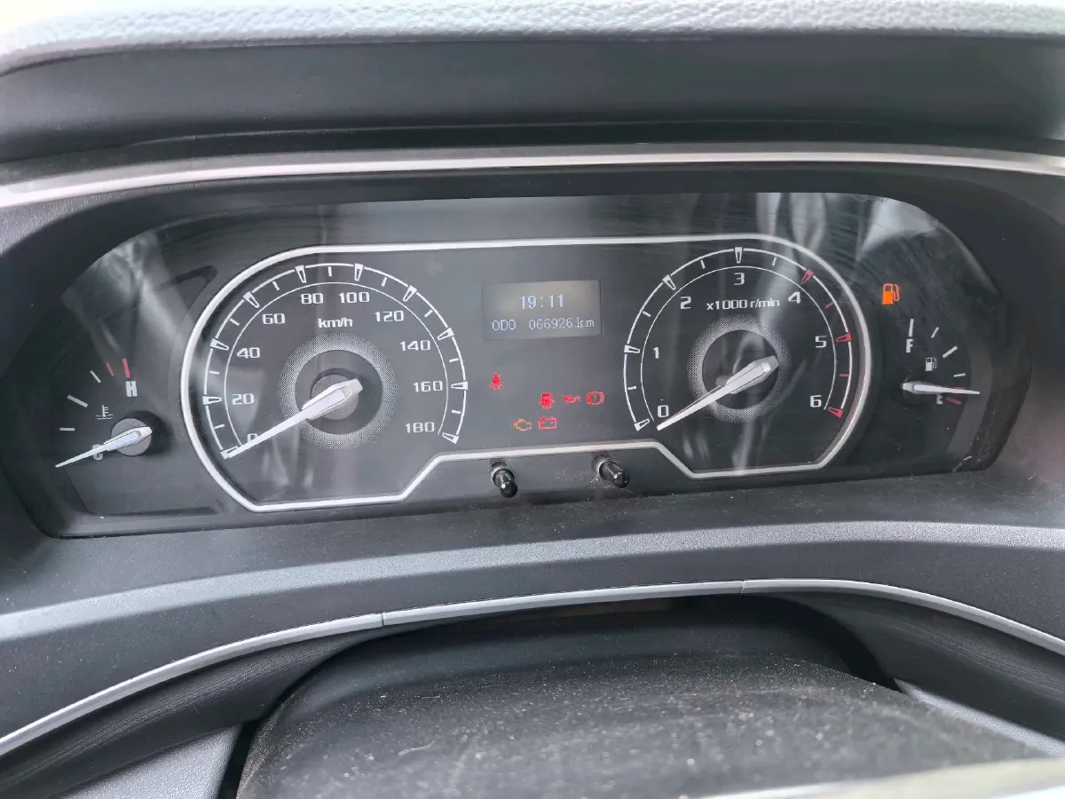 2021 MAXUS XinTu V80 2.0T 127HP L4 6MT,autocango,china used car exporter,china ev exporter,chinese used car exporter,chinese used ev exporter