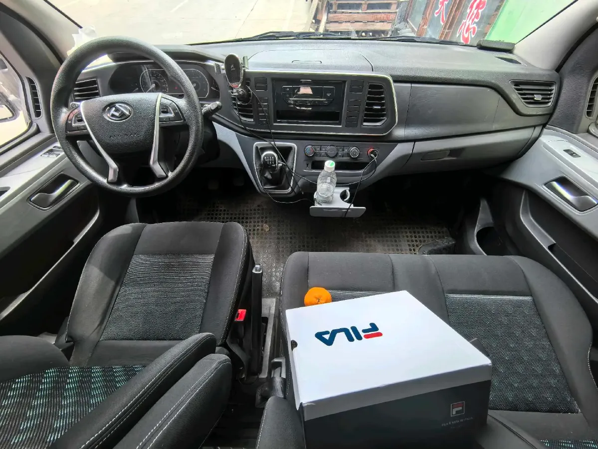 2021 MAXUS XinTu V80 2.0T 127HP L4 6MT,autocango,china used car exporter,china ev exporter,chinese used car exporter,chinese used ev exporter