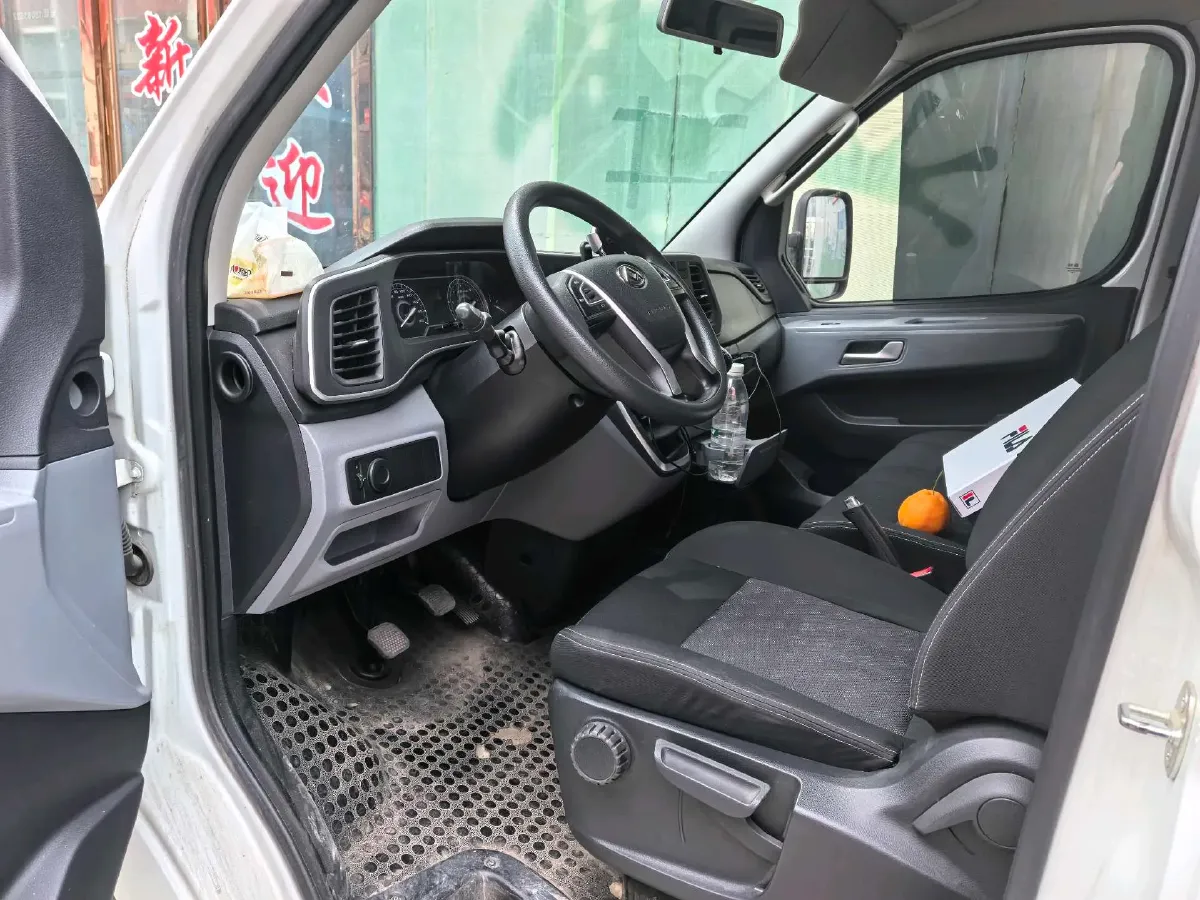 2021 MAXUS XinTu V80 2.0T 127HP L4 6MT,autocango,china used car exporter,china ev exporter,chinese used car exporter,chinese used ev exporter