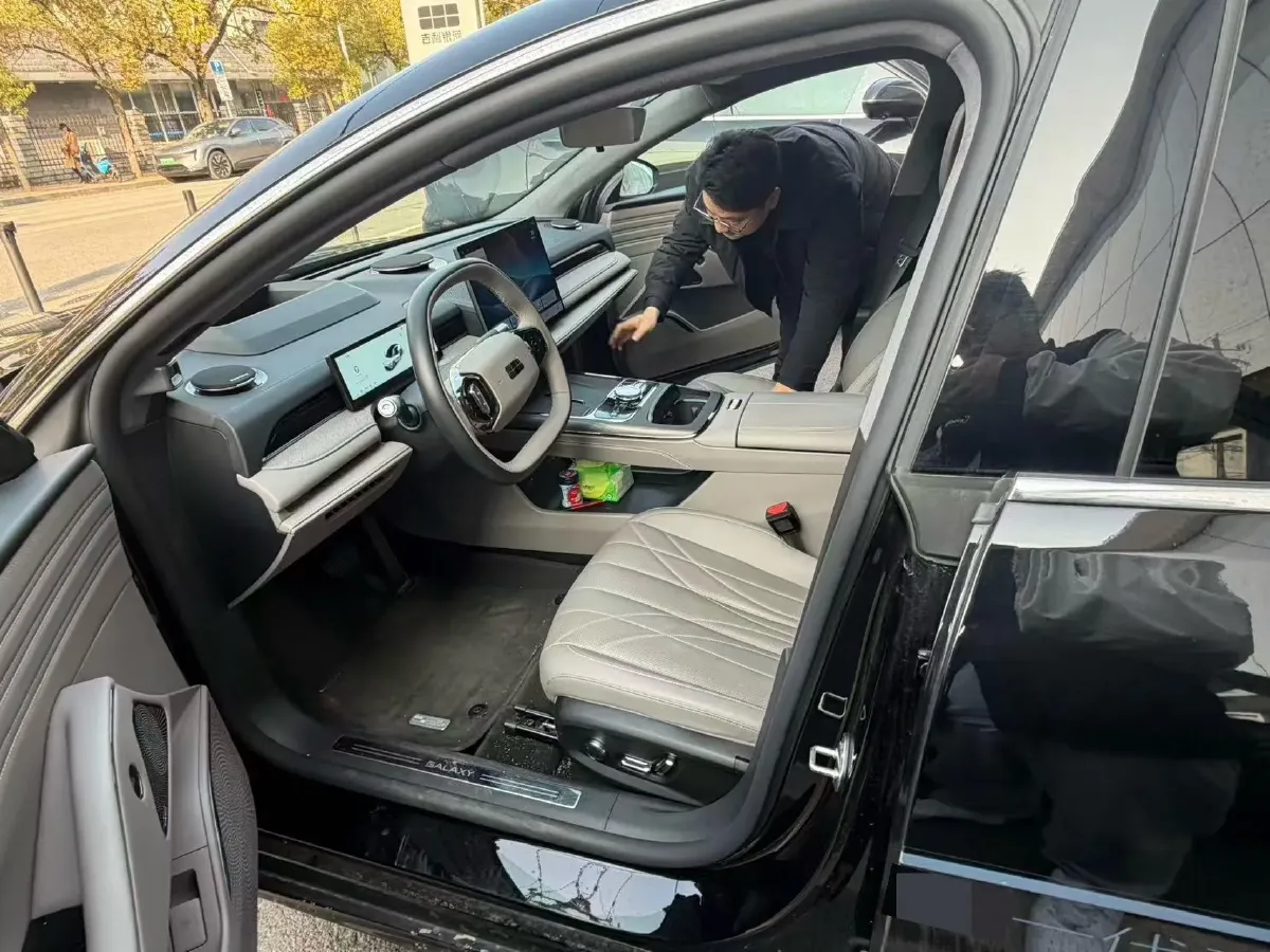 2025 Geely Galaxy Starshine 8 1.5T 163HP L4 3DHT PHEV 27.69KWH,autocango,china used car exporter,china ev exporter,chinese used car exporter,chinese used ev exporter