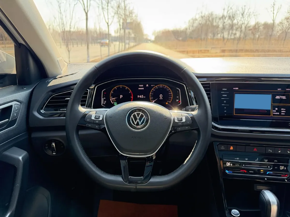 2022 Volkswagen T-Roc 1.4T 150HP L4 7DCT,autocango,china used car exporter,china ev exporter,chinese used car exporter,chinese used ev exporter