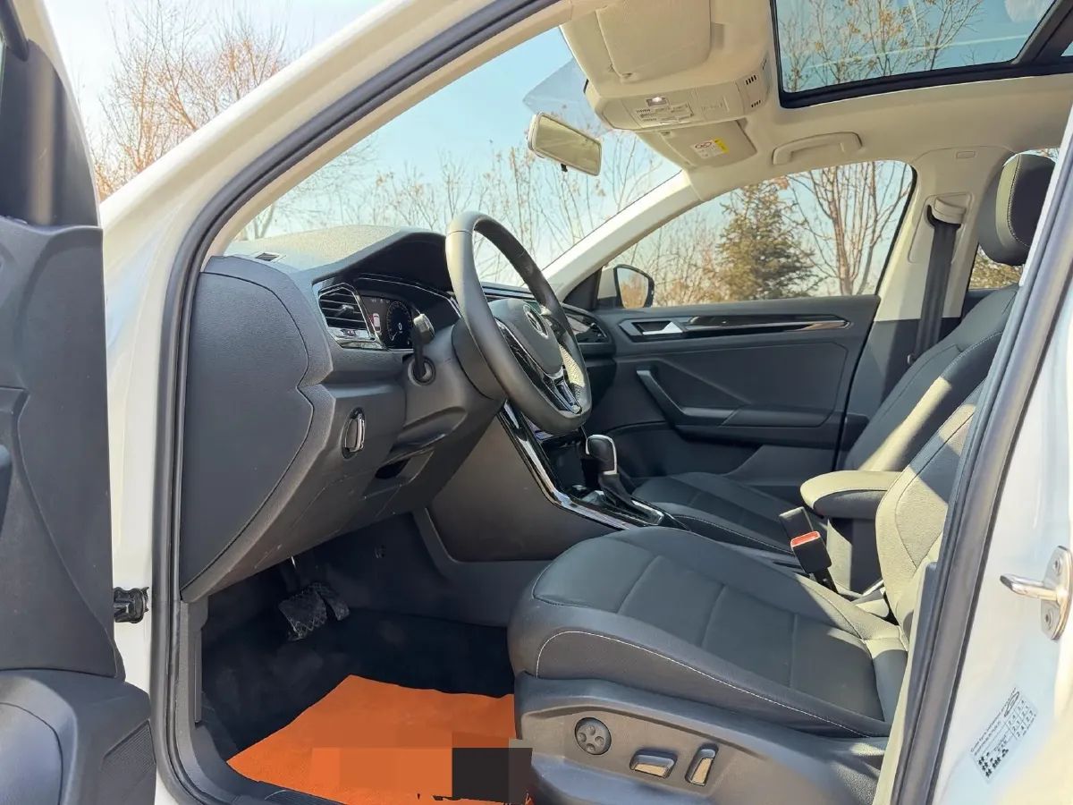 2022 Volkswagen T-Roc 1.4T 150HP L4 7DCT,autocango,china used car exporter,china ev exporter,chinese used car exporter,chinese used ev exporter