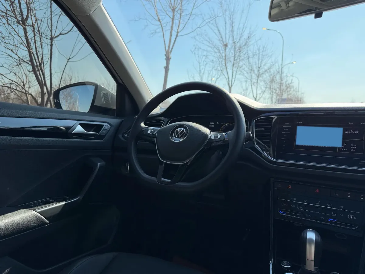 2022 Volkswagen T-Roc 1.4T 150HP L4 7DCT,autocango,china used car exporter,china ev exporter,chinese used car exporter,chinese used ev exporter