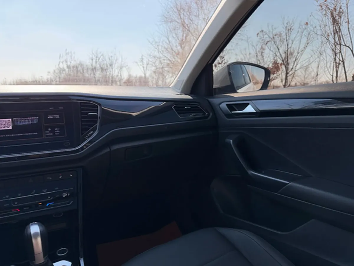 2022 Volkswagen T-Roc 1.4T 150HP L4 7DCT,autocango,china used car exporter,china ev exporter,chinese used car exporter,chinese used ev exporter