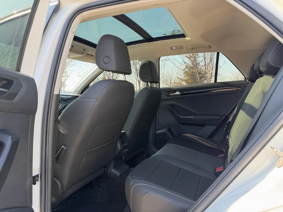 2022 Volkswagen T-Roc 1.4T 150HP L4 7DCT,autocango,china used car exporter,china ev exporter,chinese used car exporter,chinese used ev exporter